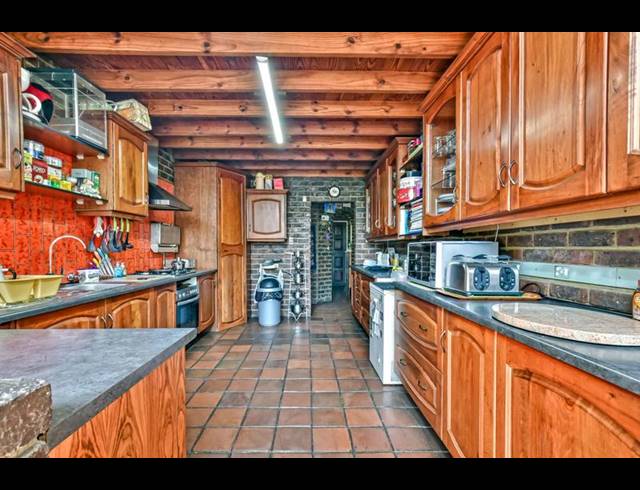 4 BEDROOM HOUSE FOR SALE IN GLENVISTA
